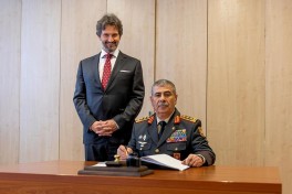 Министры обороны обсудили состояние азербайджано-словацкого военного сотрудничества