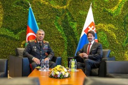 Министры обороны обсудили состояние азербайджано-словацкого военного сотрудничества
