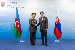 Министры обороны обсудили состояние азербайджано-словацкого военного сотрудничества