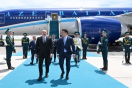 Президент Ильхам Алиев прибыл с рабочим визитом в Казахстан