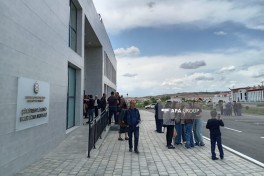 Очередная группа переселенцев прибыла в село Шюкюрбейли Джабраильского района, им были вручены ключи от домов-ОБНОВЛЕНО 