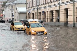 Ливни в Москве привели к подтоплениям-ВИДЕО 