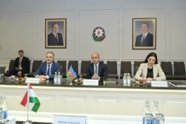 Эмин Амруллаев встретился с министром образования и науки Таджикистана