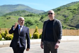 Президент Ильхам Алиев ознакомился с ходом работ в селе Беюк Галадереси Шушинского района и встретился с жителями - ФОТО-ОБНОВЛЕНО 