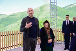 Президент Ильхам Алиев ознакомился с ходом работ в селе Беюк Галадереси Шушинского района и встретился с жителями - ФОТО-ОБНОВЛЕНО 