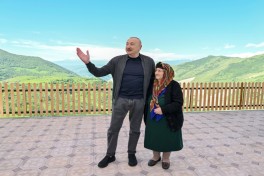 Президент Ильхам Алиев ознакомился с ходом работ в селе Беюк Галадереси Шушинского района и встретился с жителями - ФОТО-ОБНОВЛЕНО 