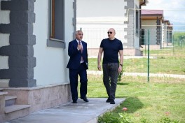 Президент ознакомился с условиями, созданными в частных домах для военнослужащих в Ходжалы -ФОТО 