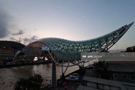 Тбилисская телебашня и Мост Мира подсвечены в цветах флага Азербайджана -ФОТО -ВИДЕО 