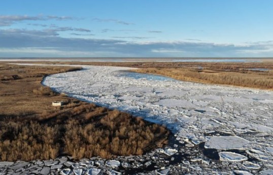 В России из-за ледохода на реке течением унесло 10 судов