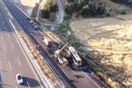 В Турции сгорел пассажирский автобус, погибли 8 человек, включая ребёнка — ФОТО 