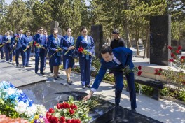 Коллектив AZAL посетил могилу Национального Героя Азербайджана Хокумы Алиевой -ФОТО 