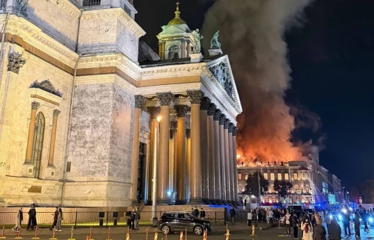 В Петербурге загорелся Особняк Миллера-ВИДЕО 