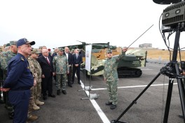 Военное руководство Турции ознакомилось с боеприпасами и техникой на учениях в Шуше-ФОТО 