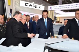 Министры обороны Азербайджана и Турции посетили выставку «ADEX 2026»
