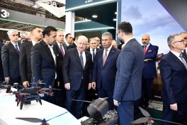 Министры обороны Азербайджана и Турции посетили выставку «ADEX 2026»
