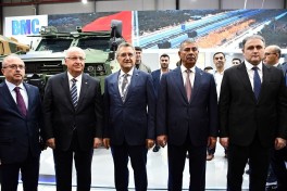 Министры обороны Азербайджана и Турции посетили выставку «ADEX 2026»