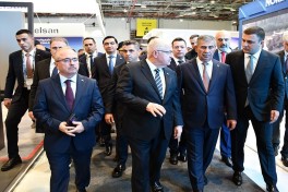 Министры обороны Азербайджана и Турции посетили выставку «ADEX 2026»