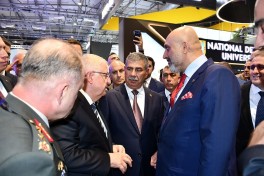 Министры обороны Азербайджана и Турции посетили выставку «ADEX 2026»