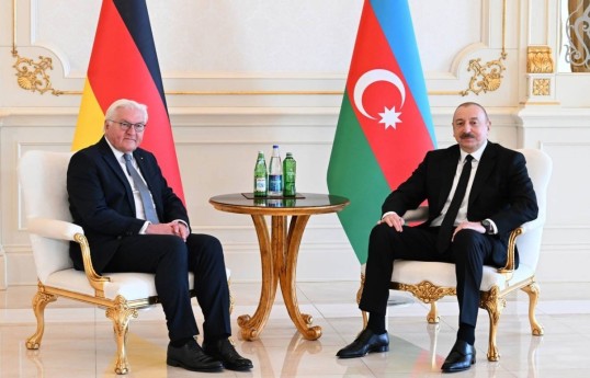 Лидер Азербайджана поздравил президента Германии