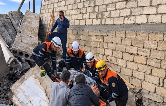 В частном жилом доме в Сураханском районе произошло обрушение, есть погибший -ВИДЕО 