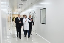Президент Ильхам Алиев принял участие в открытии предприятия по производству лекарственных препаратов в Пираллахинском промышленном парке