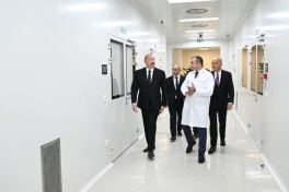 Президент Ильхам Алиев принял участие в открытии предприятия по производству лекарственных препаратов в Пираллахинском промышленном парке