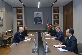 Новоназначенный посол Грузии вручил Джейхуну Байрамову копии своих верительных грамот