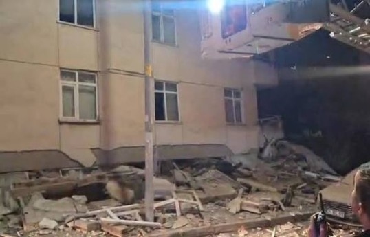 Спасены шестеро из 12 человек, оказавшихся под завалами обрушившегося здания в Стамбуле-ОБНОВЛЕНО-1 