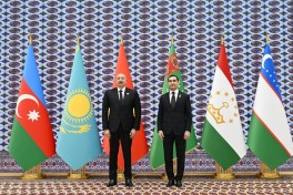 Президент прибыл в комплекс «Аваза» для участия в 8-й Консультативной встрече глав государств Центральной Азии и Азербайджана
