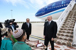 Президент Ильхам Алиев прибыл в Туркменистан с рабочим визитом-ФОТО 