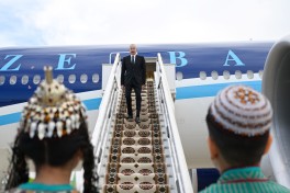 Президент Ильхам Алиев прибыл в Туркменистан с рабочим визитом-ФОТО 