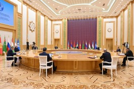 Президент Ильхам Алиев принимает участие в заседании Совета глав государств СНГ в узком составе