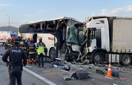 В Турции столкнулись пассажирский автобус и фура, 11 человек погибли, 26 пострадали