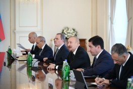 Состоялась встреча Президента Ильхама Алиева с премьер-министром Камбоджи в расширенном составе
