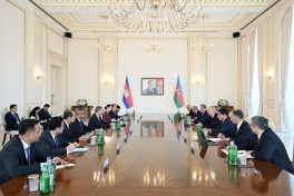 Состоялась встреча Президента Ильхама Алиева с премьер-министром Камбоджи в расширенном составе
