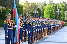 В Баку состоялась церемония официальной встречи Президента Лаоса