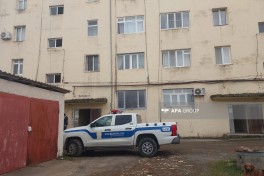 В Лянкяране мужчина нанёс ножевые ранения жене, пострадал и его трёхлетний сын-ОБНОВЛЕНО 