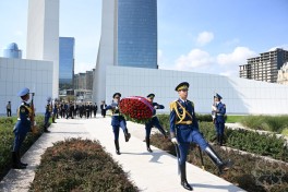 Президент Лаоса посетил Парк Победы в Баку
