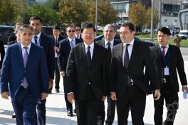 Президент Лаоса посетил Парк Победы в Баку