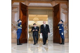 От имени Президента Ильхама Алиева дан официальный обед в честь Президента Лаоса