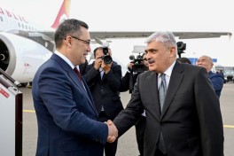 Президент Кыргызстана прибыл с визитом в Азербайджан