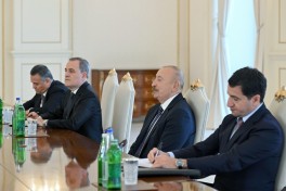 Президент Азербайджана принял министра иностранных дел Бахрейна
