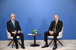 В Баку состоялась встреча президентов Азербайджана и Казахстана, они открыли Транскаспийскую волоконно-оптическую кабельную линию