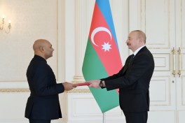 Президент Ильхам Алиев принял новоназначенного посла Индии в Азербайджане
