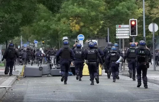 По всей Франции задержали не менее 400 человек во время беспорядков 17 октября