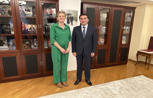 Посол Королевства Нидерландов в Азербайджане Марианне де Йонг, помощник Президента Азербайджанской Республики — заведующий отделом по вопросам внешней политики Администрации Президента Хикмет Гаджиев