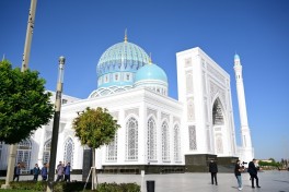 Лейла Алиева ознакомилась с выставкой «Мир глазами ребёнка» и мемориальным комплексом Имама аль-Бухари в Самарканде