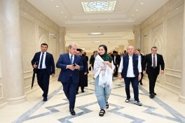 Лейла Алиева ознакомилась с выставкой «Мир глазами ребёнка» и мемориальным комплексом Имама аль-Бухари в Самарканде