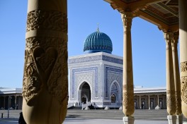 Лейла Алиева ознакомилась с выставкой «Мир глазами ребёнка» и мемориальным комплексом Имама аль-Бухари в Самарканде