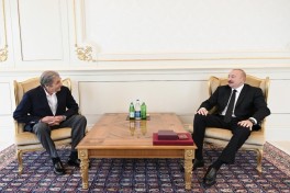 Президент Ильхам Алиев вручил Фархаду Халилову орден «Истиглал»
